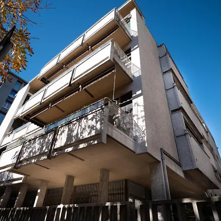 Lily House דירה